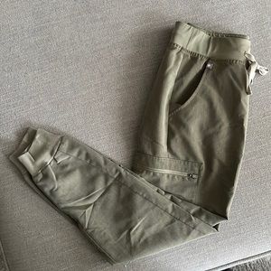 FIGS scrub pants XS in Heather Olive
